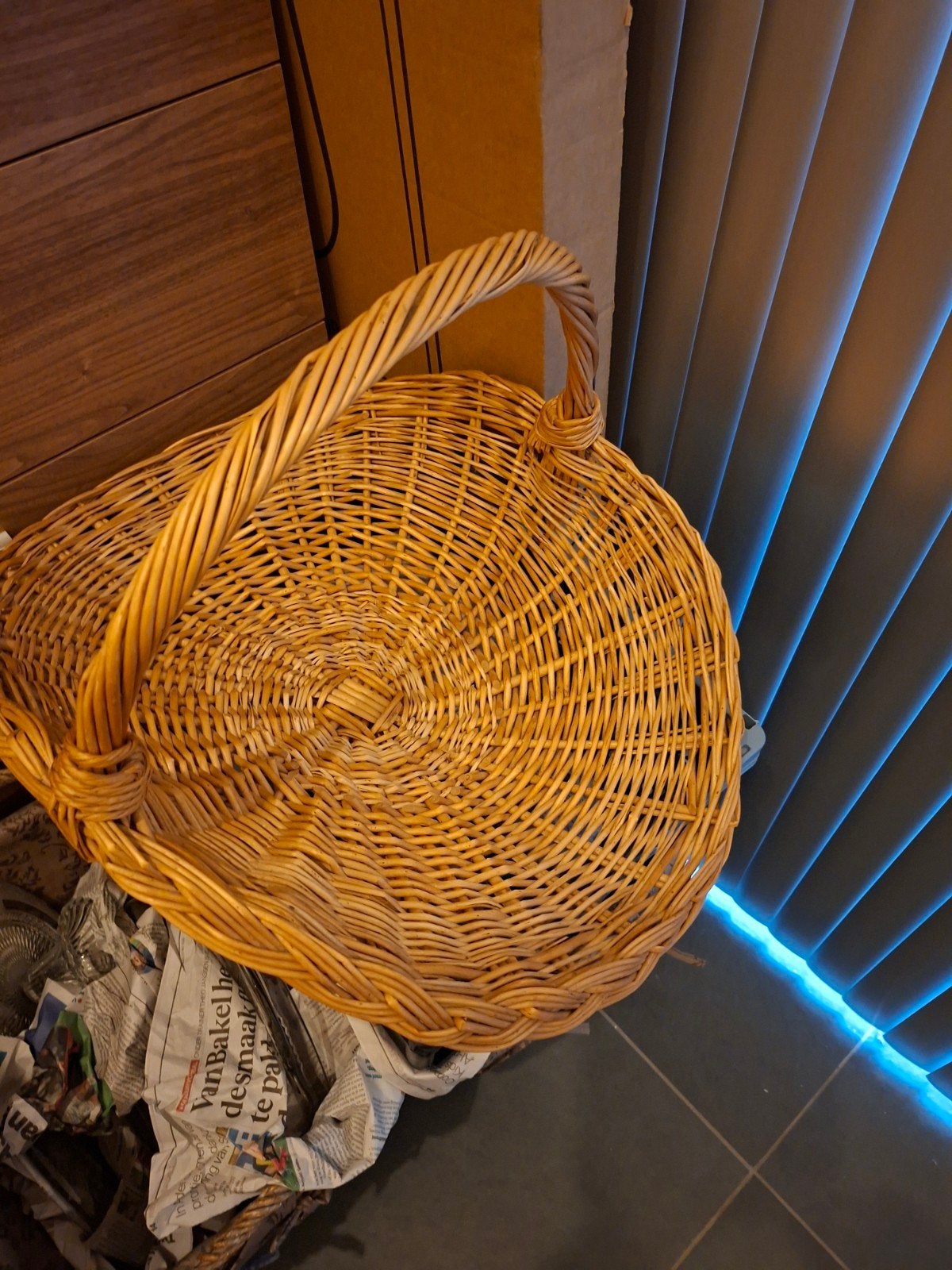 Grote rieten mand met handvat, Huis en Inrichting, Woonaccessoires | Schalen en Manden, Ophalen, Gebruikt, Mand, Rond