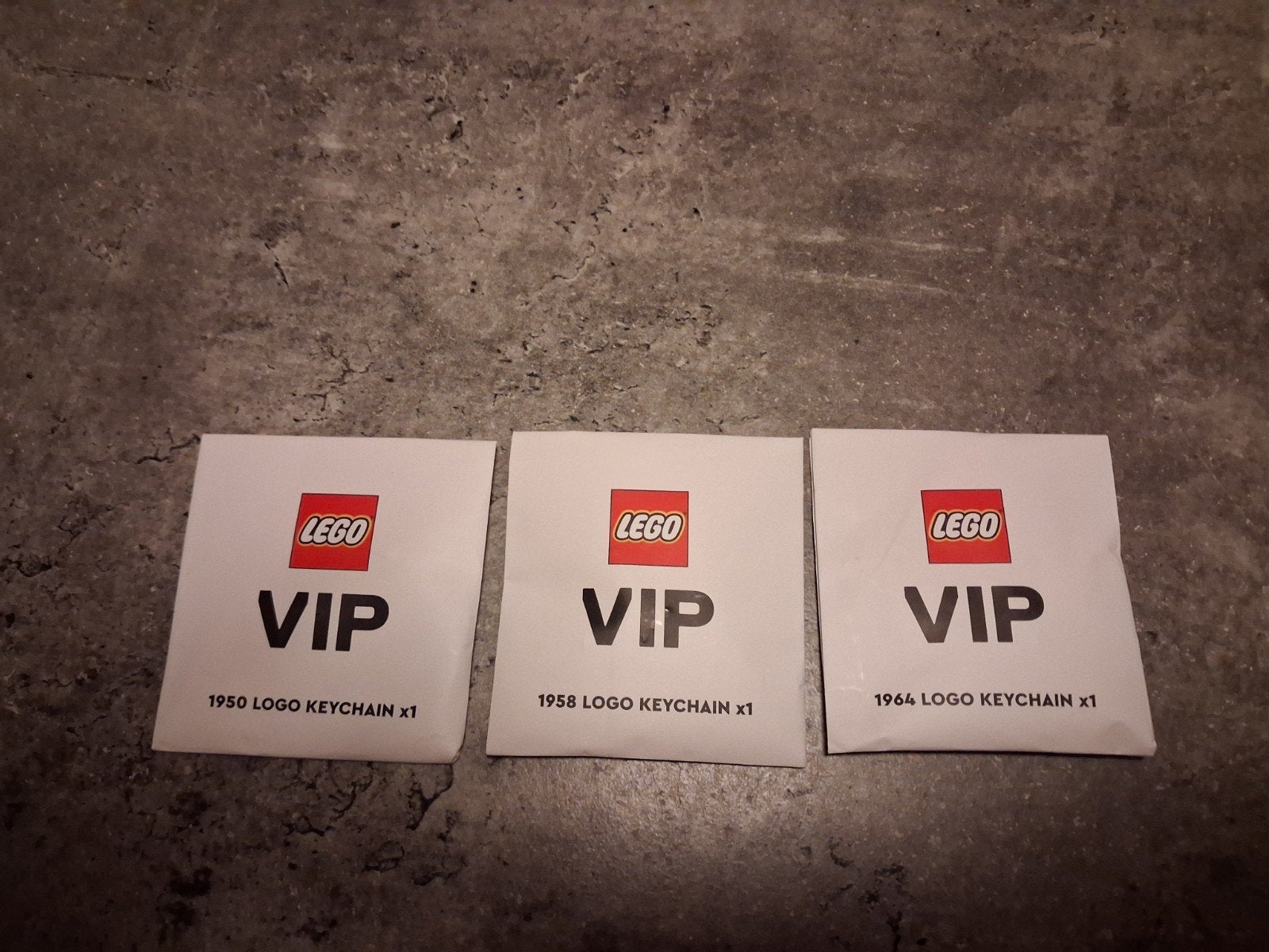 Lego VIP sleutelhangers 1950, 1958, 1964 logo (3 stuks), Overige thema's, Lego, Nieuw, Ophalen of Verzenden