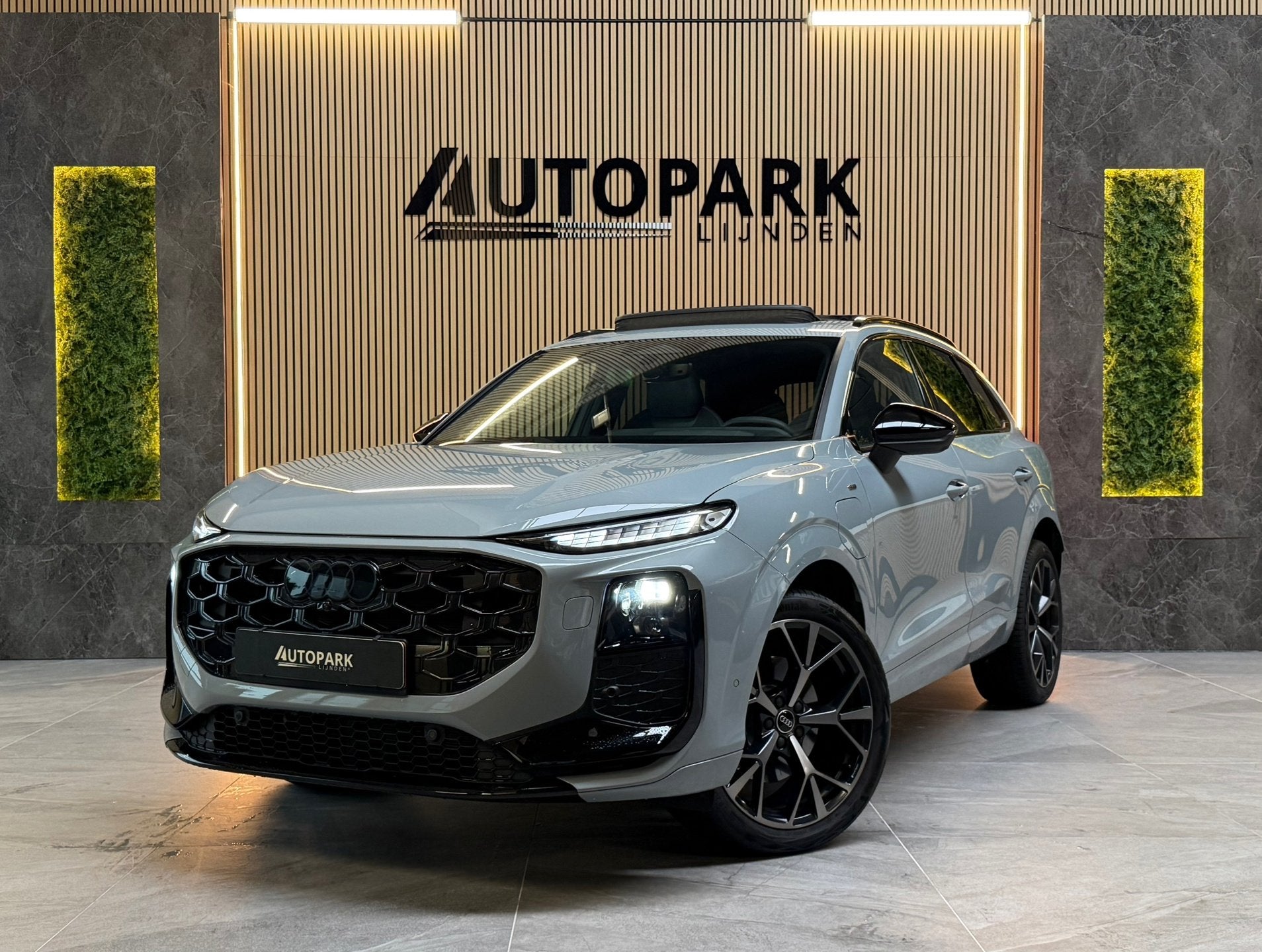 Audi Q3 1.5 e-hybrid 3X S-LINE |PANO|SONOS|HuD|360CAM|MEMORY, Auto's, Dealer onderhouden, 1800 kg, 4 cilinders, Alcantara