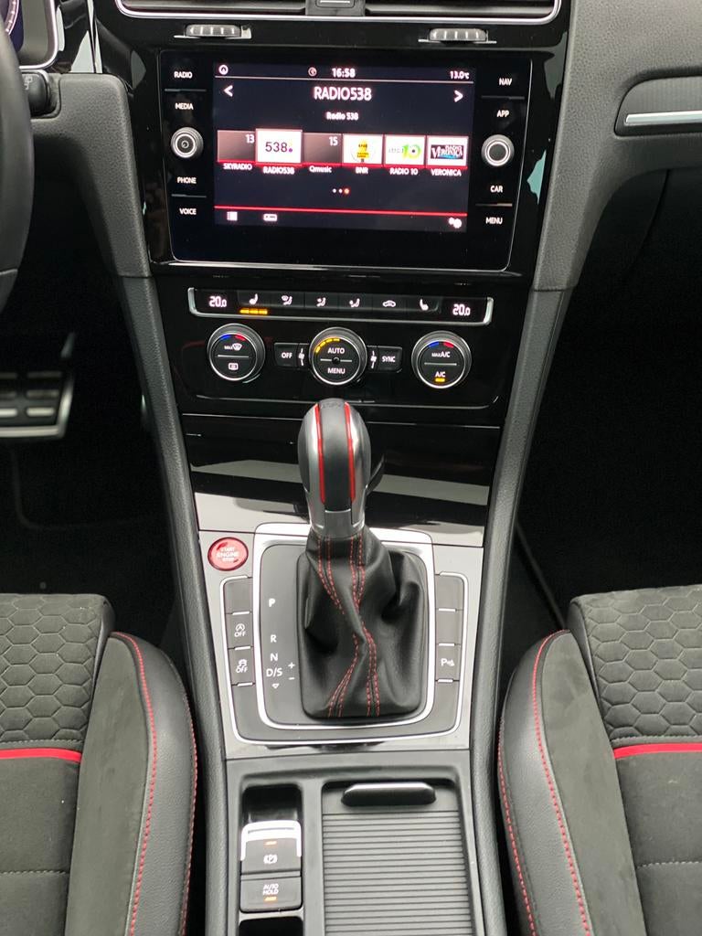 Volkswagen Golf 7.5 GTI Performance 301pk 7-DSG INRUIL MAG, Auto's, 4 cilinders, 1984 cc, 1337 kg, Zwart
