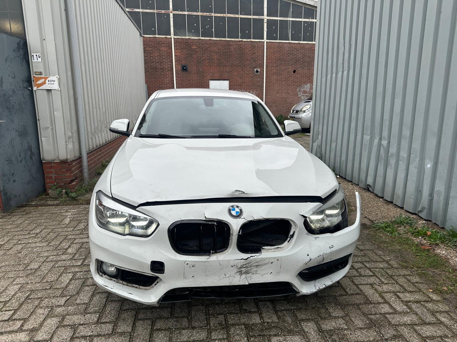BMW 1-Serie 1.5 118I 5DR AUT 2015 Wit, Auto's, 1295 kg, Wit, Origineel Nederlands, Bedrijf