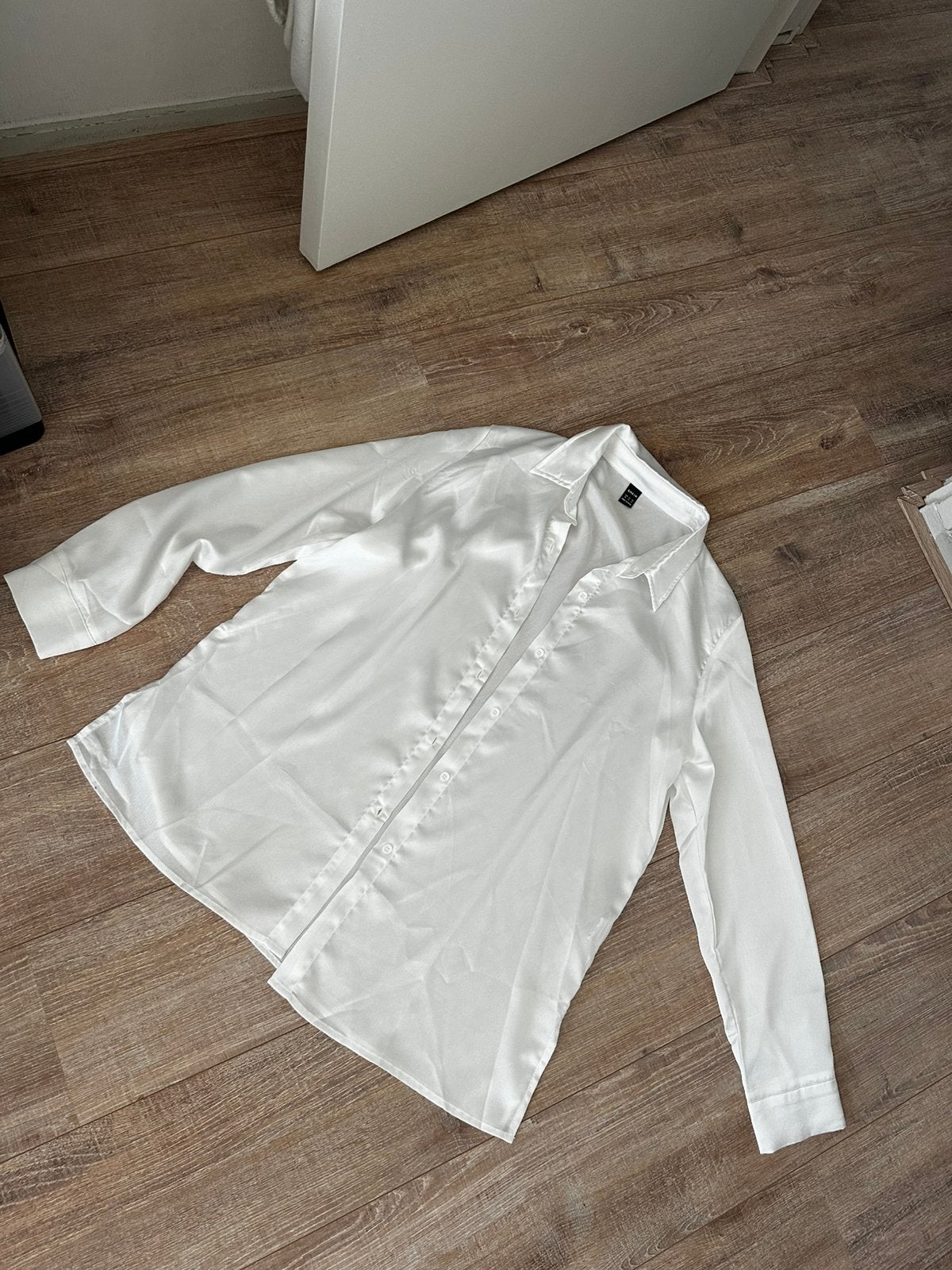 Satijne witte blouse nieuw, Ophalen of Verzenden, Zo goed als nieuw, Maat 42/44 (L), Wit