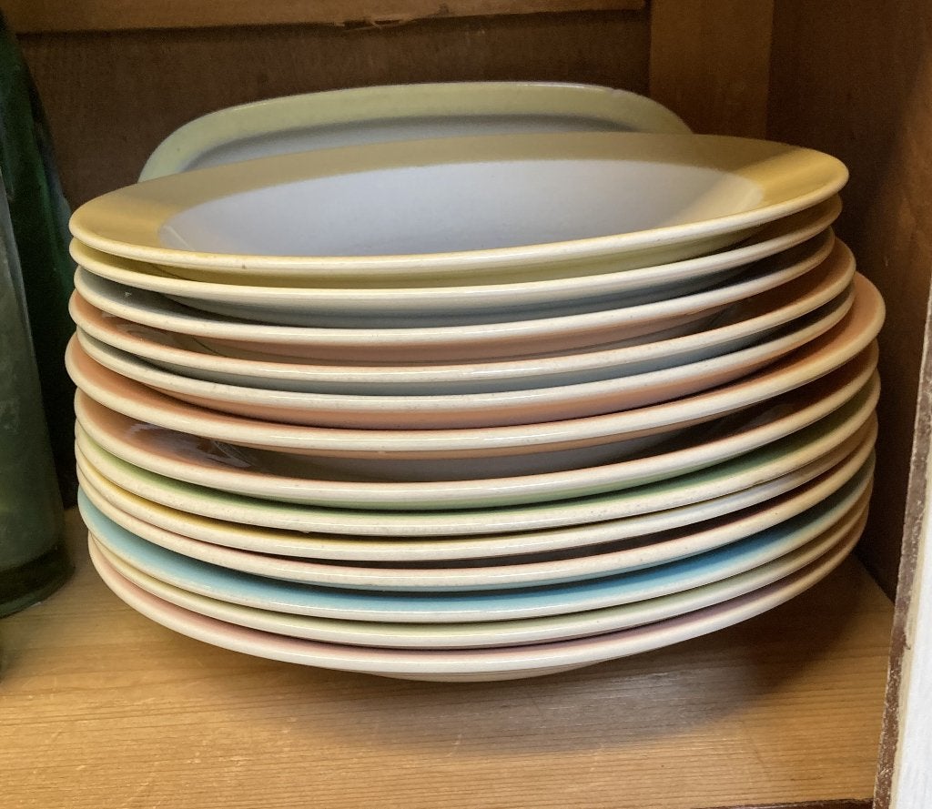12x Brocante borden met pastelkleurig rand / 6x P. Regout, Ophalen