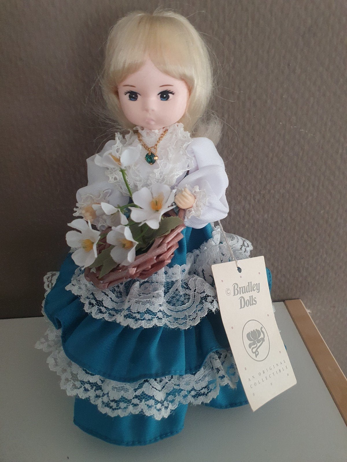 Vintage Bradley Dolls Pop - prima staat met label, Verzamelen, Poppen, Ophalen of Verzenden, Zo goed als nieuw, Pop