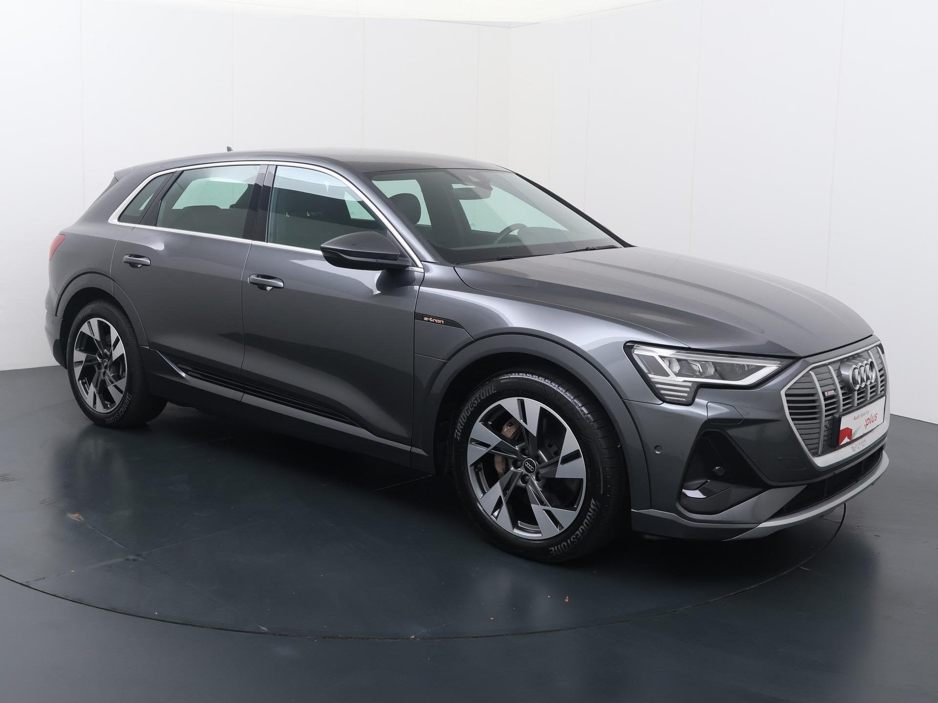 Audi e-tron 55 quattro S edition 95 kWh | 408 PK | SoH 100%, Auto's, 12 maanden, Zwart, 95 kWh, Leder