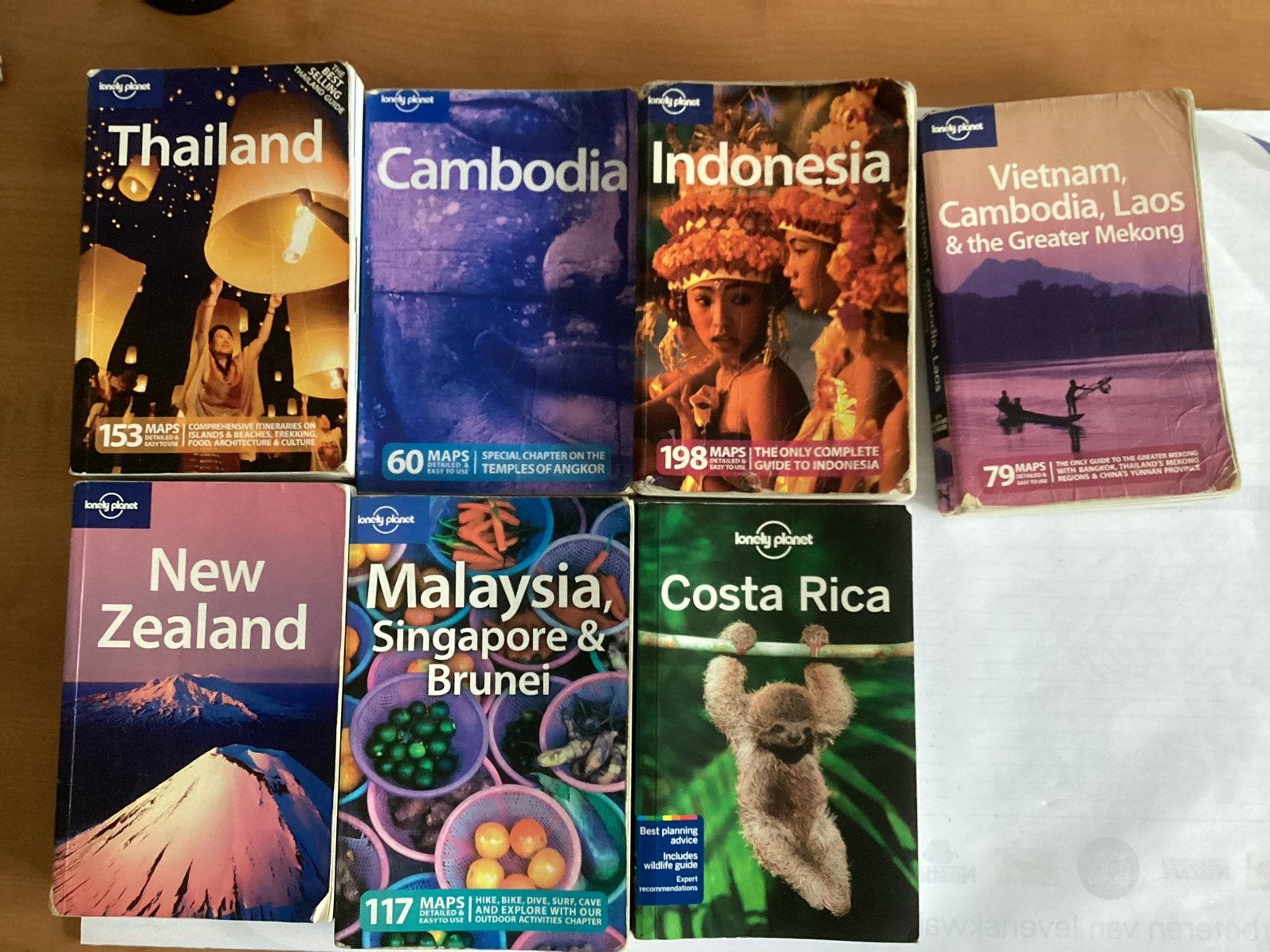 Lonely planet reisboek Cambodja ,Malaysia , New Zealand, Lonely Planet, Budget, Zo goed als nieuw, Reisgids of -boek