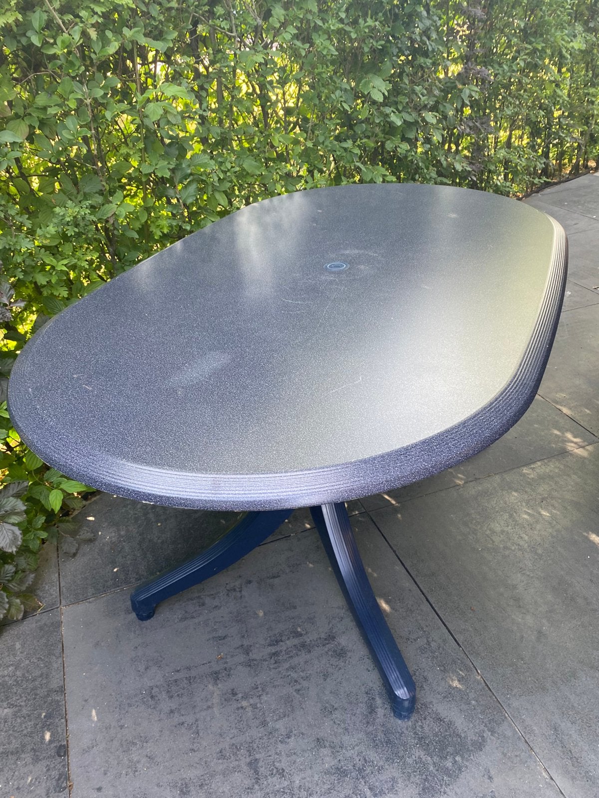 Tuintafel, Ophalen of Verzenden, Gebruikt, Ovaal, Kunststof