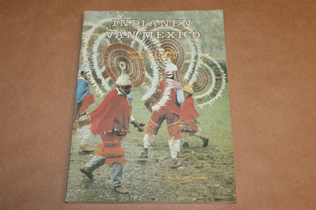Indianen van Mexico — Azteken en Nahua Kleding en Aardewerk, Ophalen of Verzenden, Gelezen, Noord-Amerika