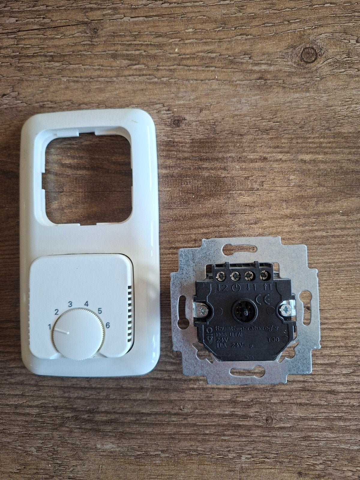 Thermostaat 24V 1096 U (TA) Busch Jeager met Inbouwframe, Ophalen of Verzenden, Gebruikt