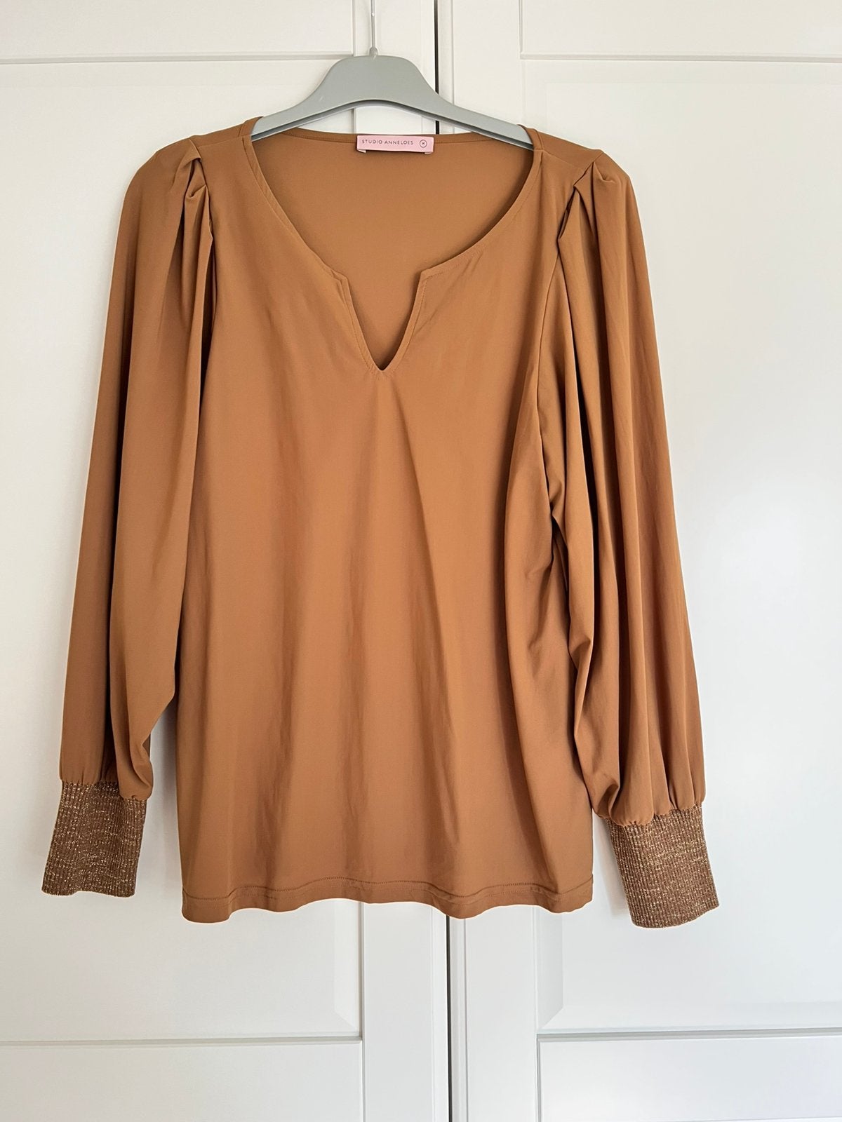 Studio anneloes bo riga blouse M caramel travelstof, Maat 38/40 (M), Beige, Ophalen of Verzenden, Zo goed als nieuw
