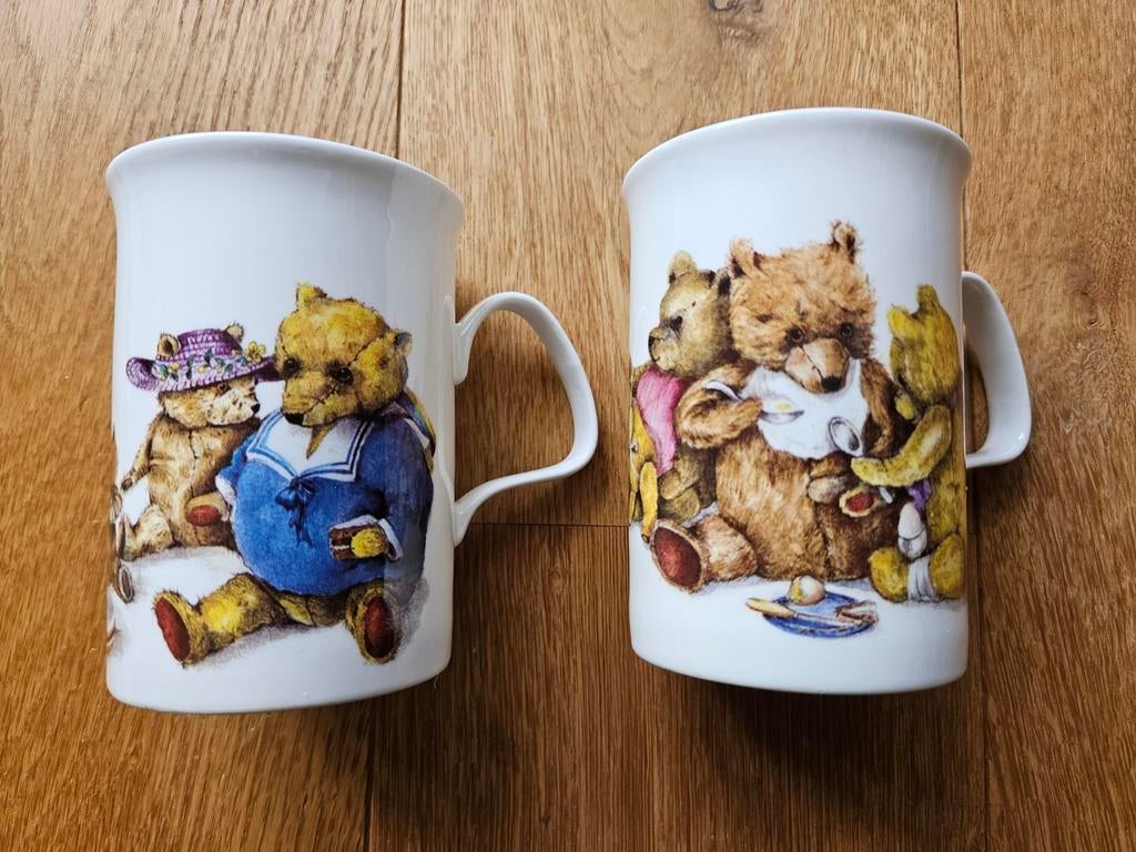 Twee puntgave Roy Kirkham mokken teddybeer, Ophalen of Verzenden, Zo goed als nieuw, Overige stijlen, Kop(pen) en/of Schotel(s)
