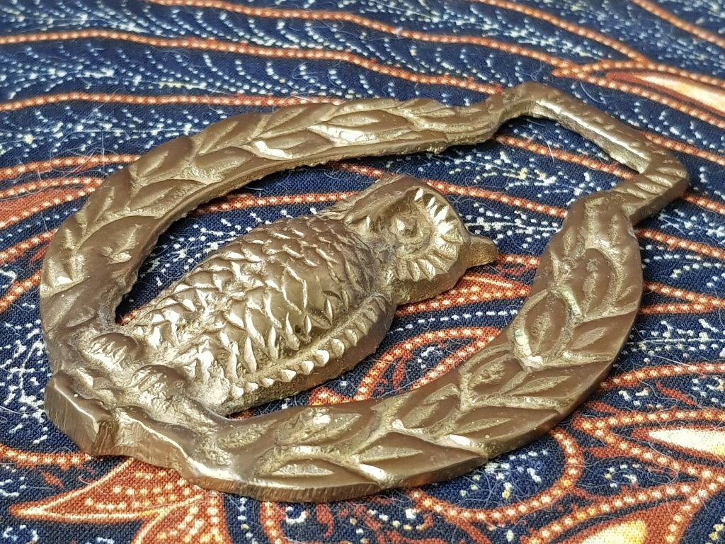Mooi antiek kleppermannetje uit Engeland met een uil 8,7 cm., Antiek en Kunst, Antiek | Koper en Brons, Ophalen of Verzenden, Koper