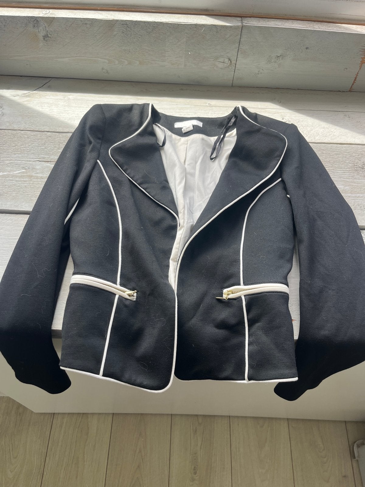 Zwart colbert H&M met witte lijnen, maat 36, Zwart, Ophalen of Verzenden, Zo goed als nieuw, Jasje