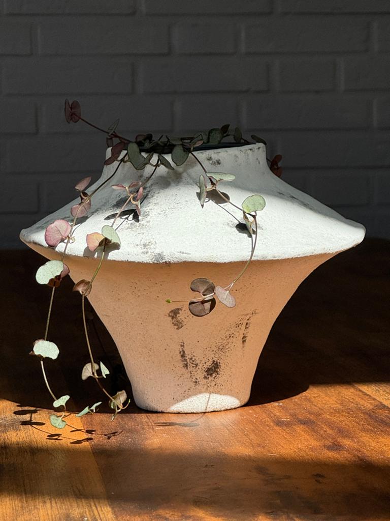 Decoratieve Witte Vaas met Unieke Vorm, Huis en Inrichting, Ophalen, Gebruikt, Wit