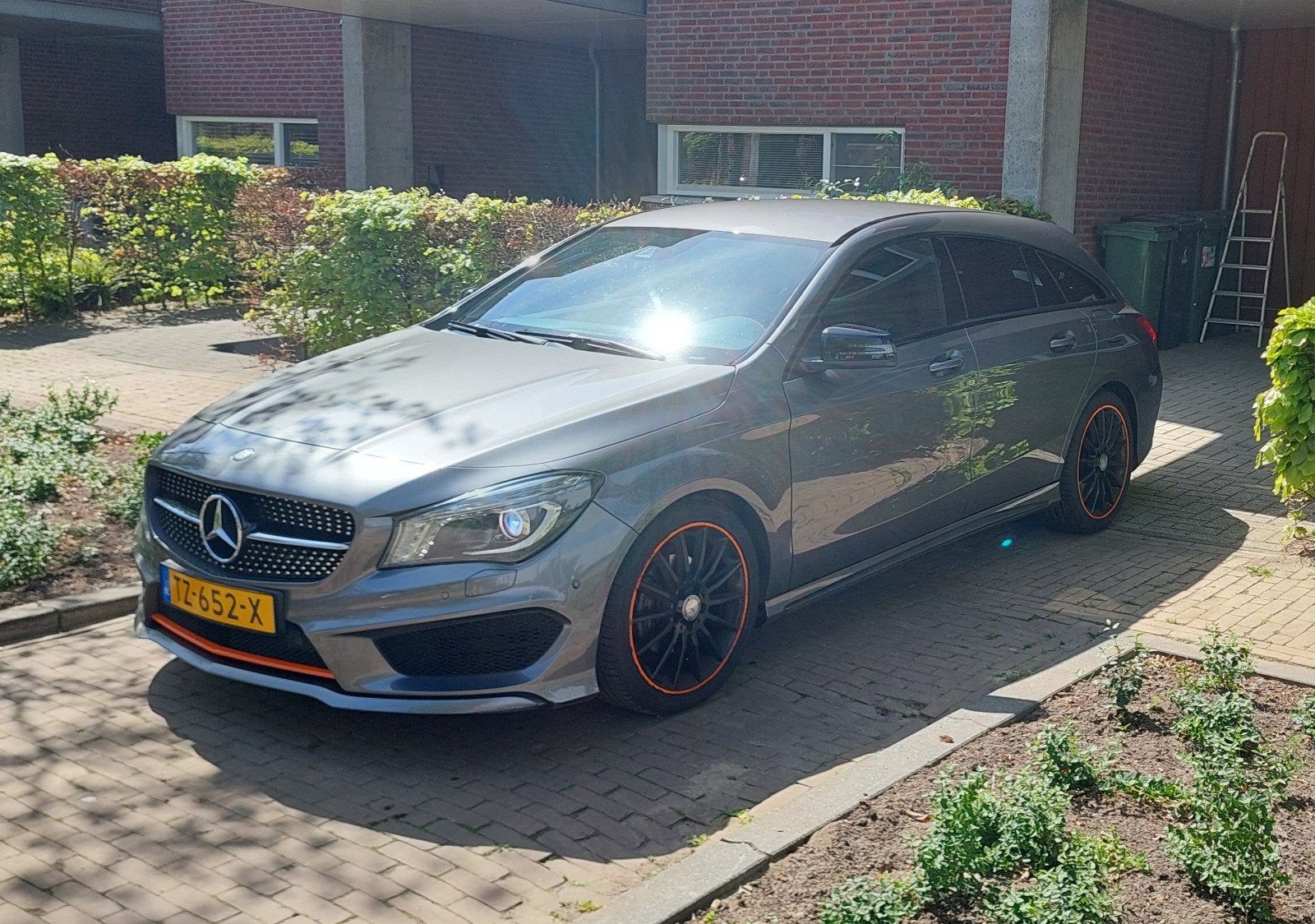 Mercedes-Benz CLA180 AMG Orange Art Edition shooting brake, Auto's, Mercedes-Benz, Voorwielaandrijving, 4 cilinders, 715 kg, 122 pk
