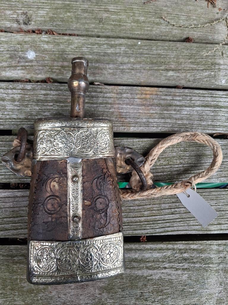 Antieke Orientaalse Kruitfles, fraai bewerkt hoorn/metaal, Ophalen of Verzenden, Landmacht, Nederland, Overige typen