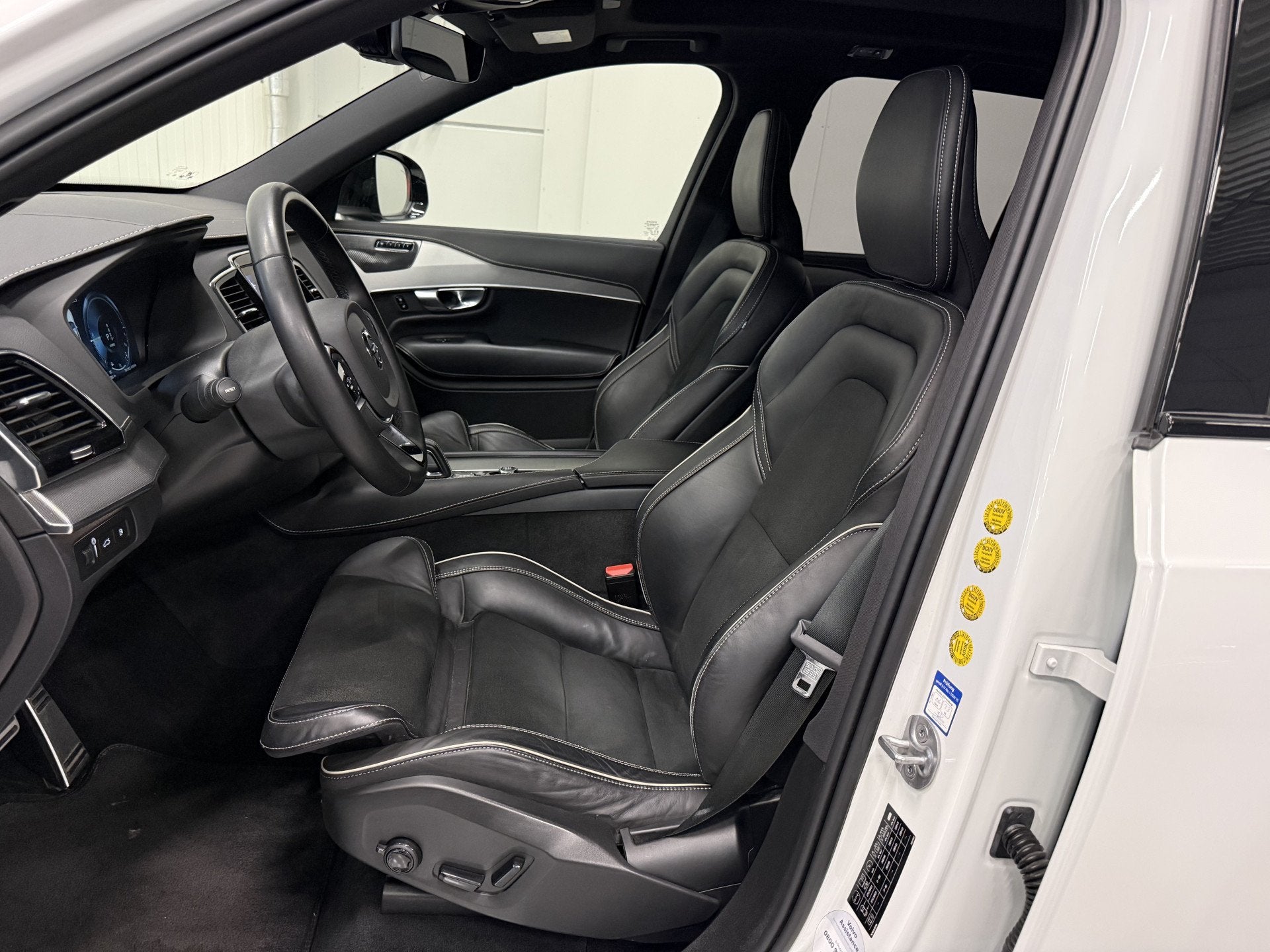 Foto 12 van Volvo XC90 T8 Recharge AWD R-Design PANO/TREKHAAK/SOH 93,7%/