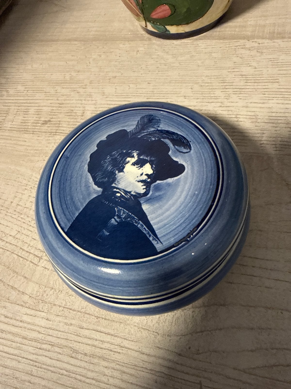 Delfts blauw doosje met Rembrandt-afbeelding, Ophalen of Verzenden