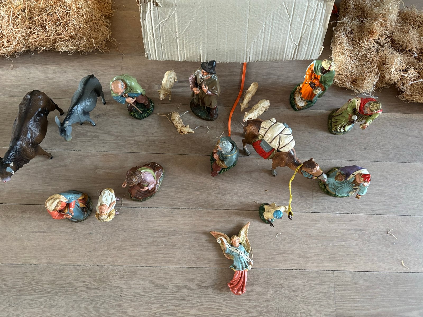 Vintage Kerststal Beeldjes - Gips - Compleet (met kleine def, Meerkleurig, Ophalen of Verzenden, Steen/keramiek, Gebruikt