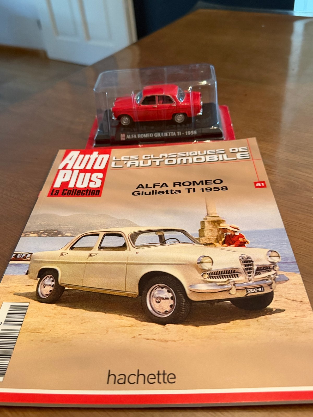 Alfa Romeo Giulietta TI 1958 modelauto met magazine, Ophalen of Verzenden, Nieuw, Auto, Overige merken