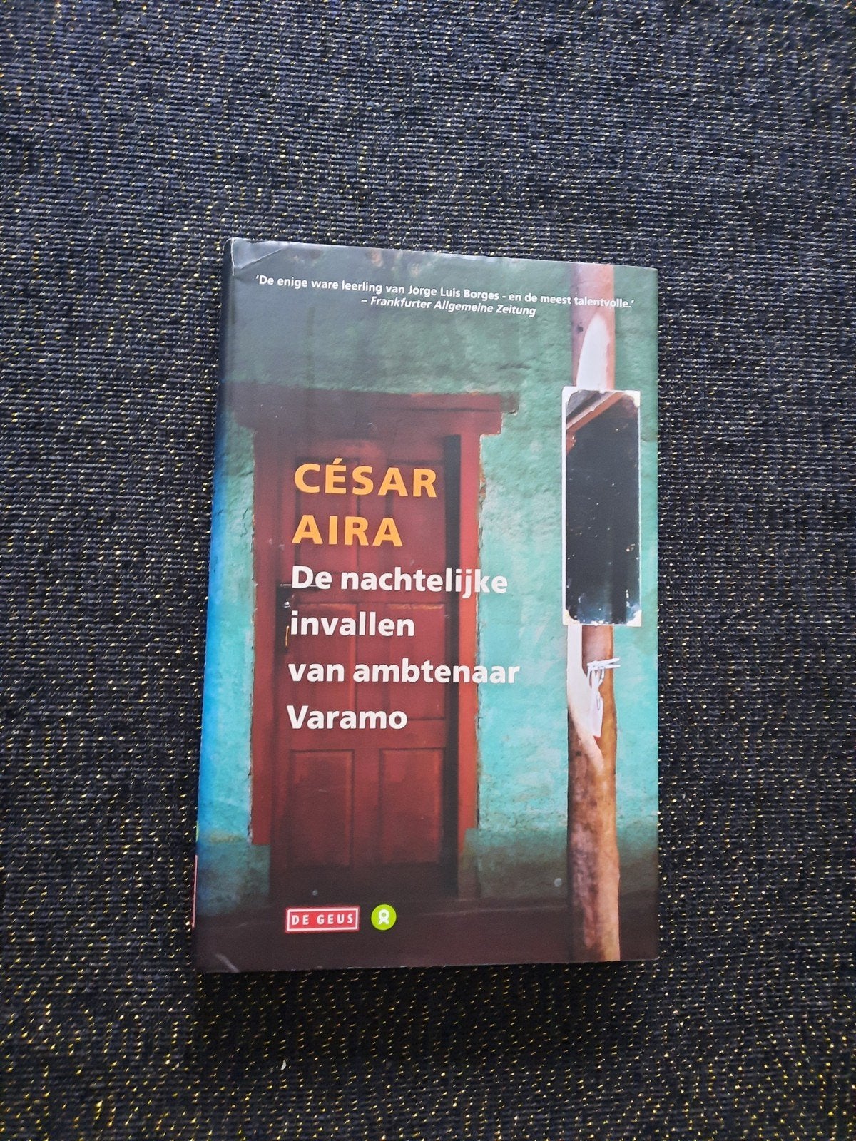 C. Aira - De nachtelijke invallen van ambtenaar Varamo, Ophalen of Verzenden, Zo goed als nieuw, C. Aira