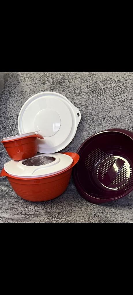 Nieuwe Tupperware mengkommen set 650ml, 3.5L + vergiet, Ophalen of Verzenden, Nieuw, Paars, Bak of Kom