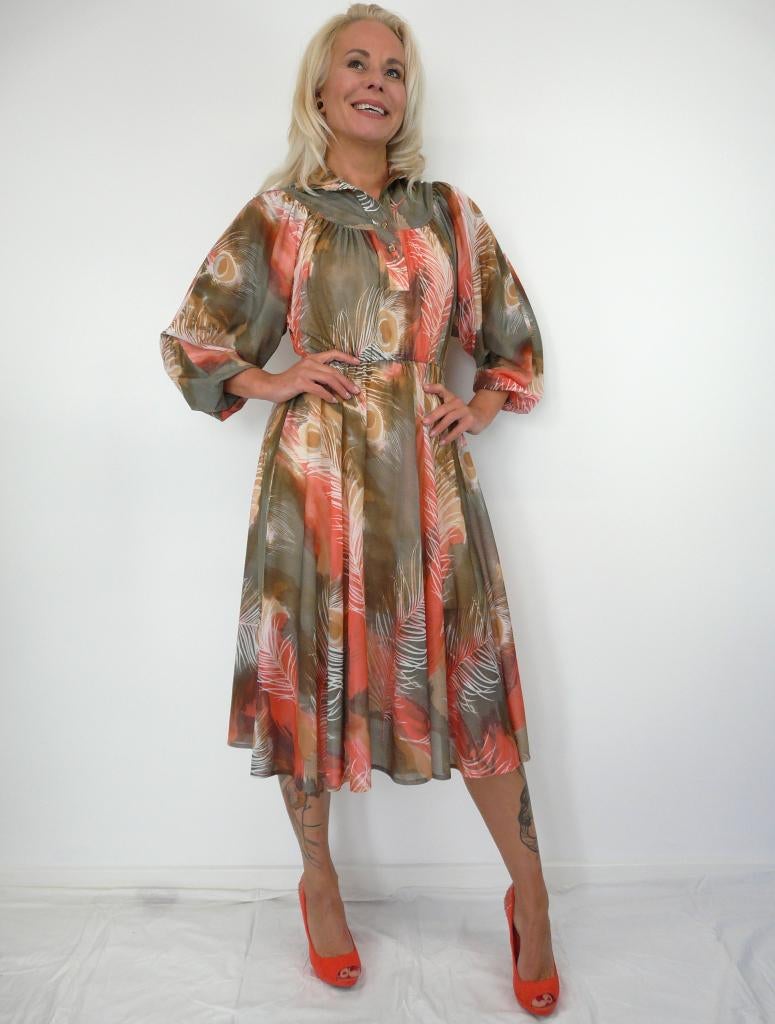 *Abfab Vintage Jurk met Pauwenveren 36*, Kleding | Dames, Liza peta, Ophalen of Verzenden, Zo goed als nieuw, Knielengte