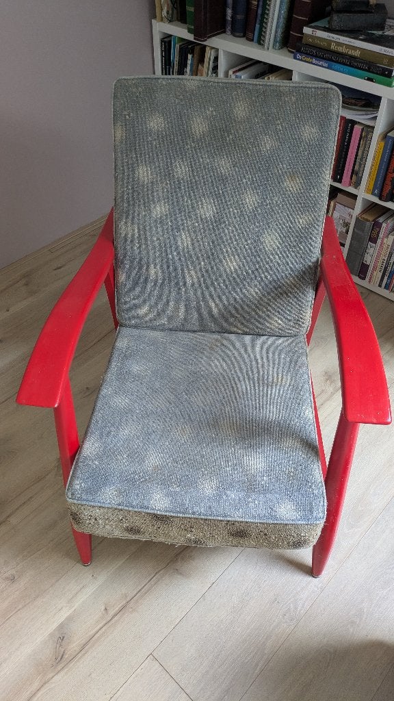 Vintage fauteuil met rode houten frame en stoffen bekleding, Ophalen, Gebruikt, Vintage, Retro, Stof