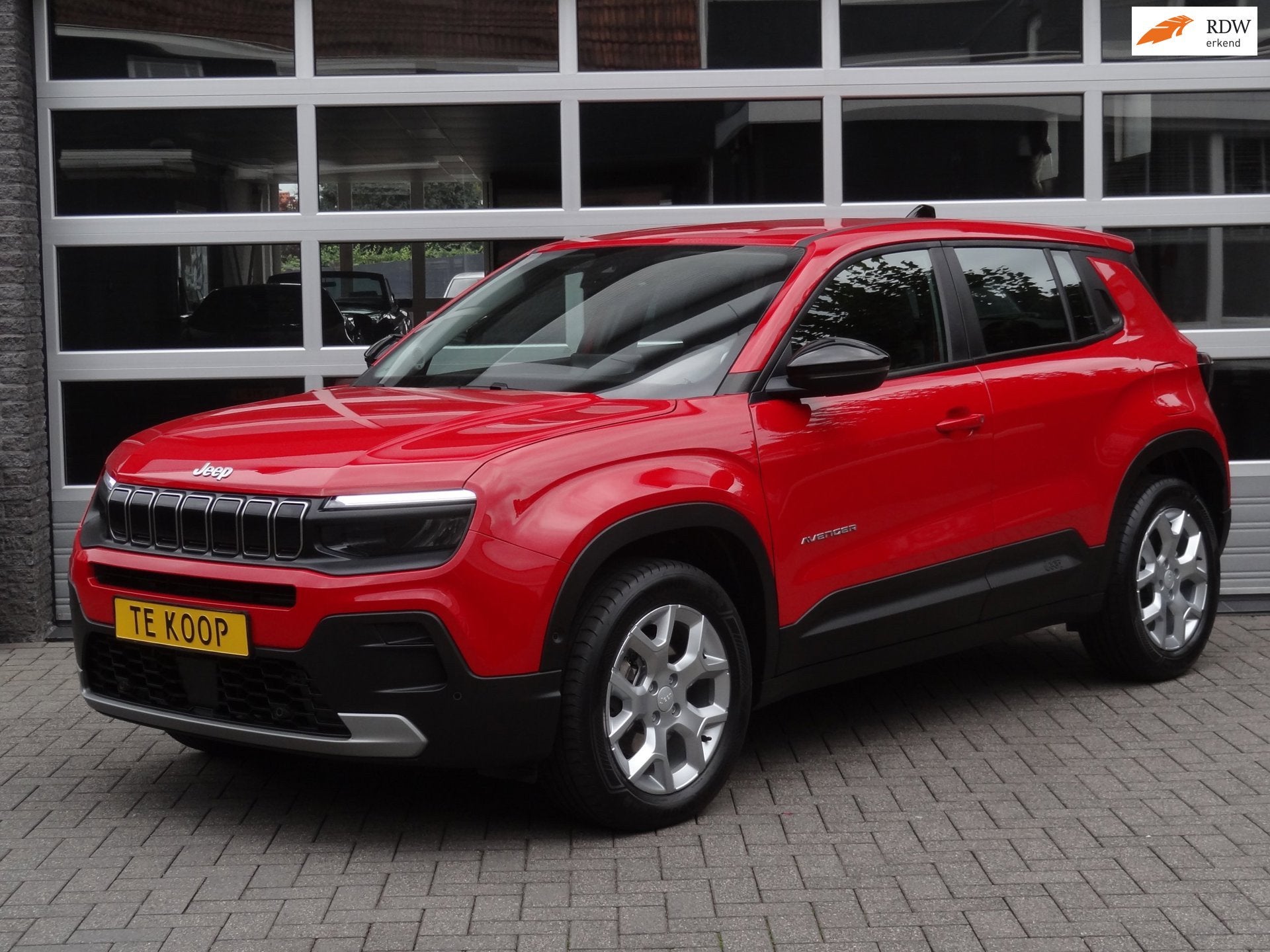 Jeep AVENGER 1.2 e-Hybrid Summit Automaat 1e eigenaar, Auto's, Dealer onderhouden, 101 pk, Gebruikt, 1199 cc