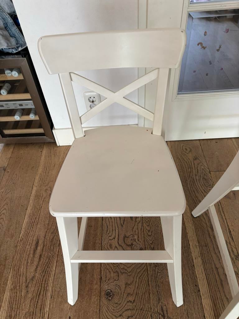 Ikea Ingolf Witte houten stoelen met leuning (2 stuks), Ophalen of Verzenden, Gebruikt, Stoel(en)