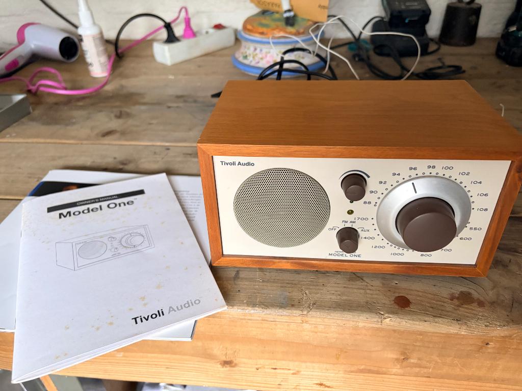 Tivoli model one, Ophalen of Verzenden, Zo goed als nieuw, Radio