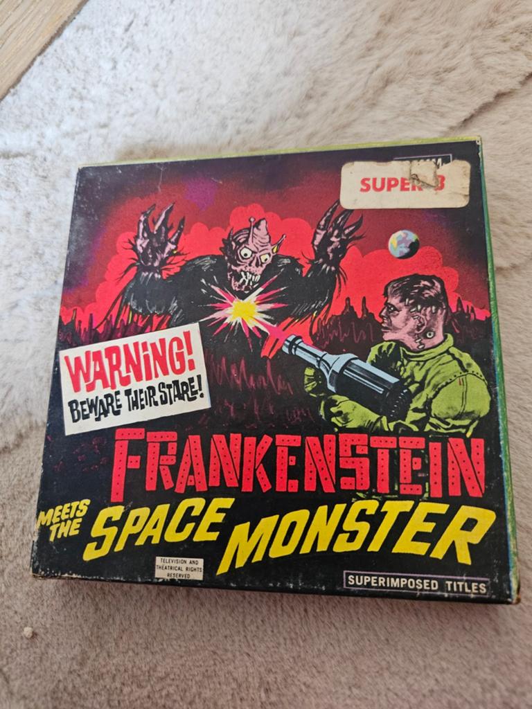 Vintage 8mm film: Frankenstein Meets The Space Monster, Audio, Tv en Foto, Filmrollen, Ophalen of Verzenden, 8mm film
