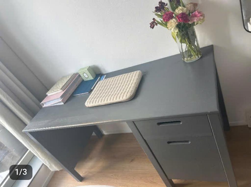 Wooden Classical Desk, Huis en Inrichting, Bureaus, Ophalen, Zo goed als nieuw