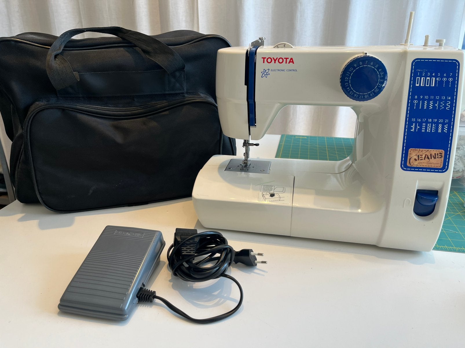 Goed werkende naaimachine van Toyota., Ophalen, Zo goed als nieuw, Naaimachine, Overige merken