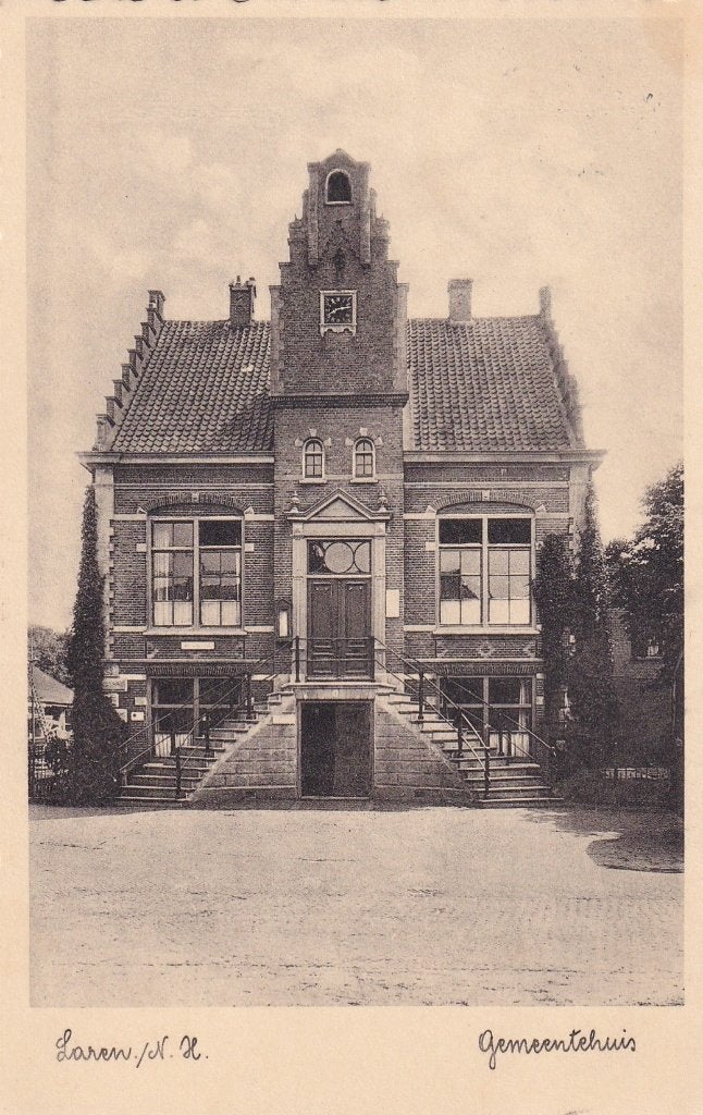 Oude Ansichtkaart Gemeentehuis Laren (NH) - 1938, Verzamelen, Ophalen of Verzenden, 1920 tot 1940, Gelopen, Noord-Holland