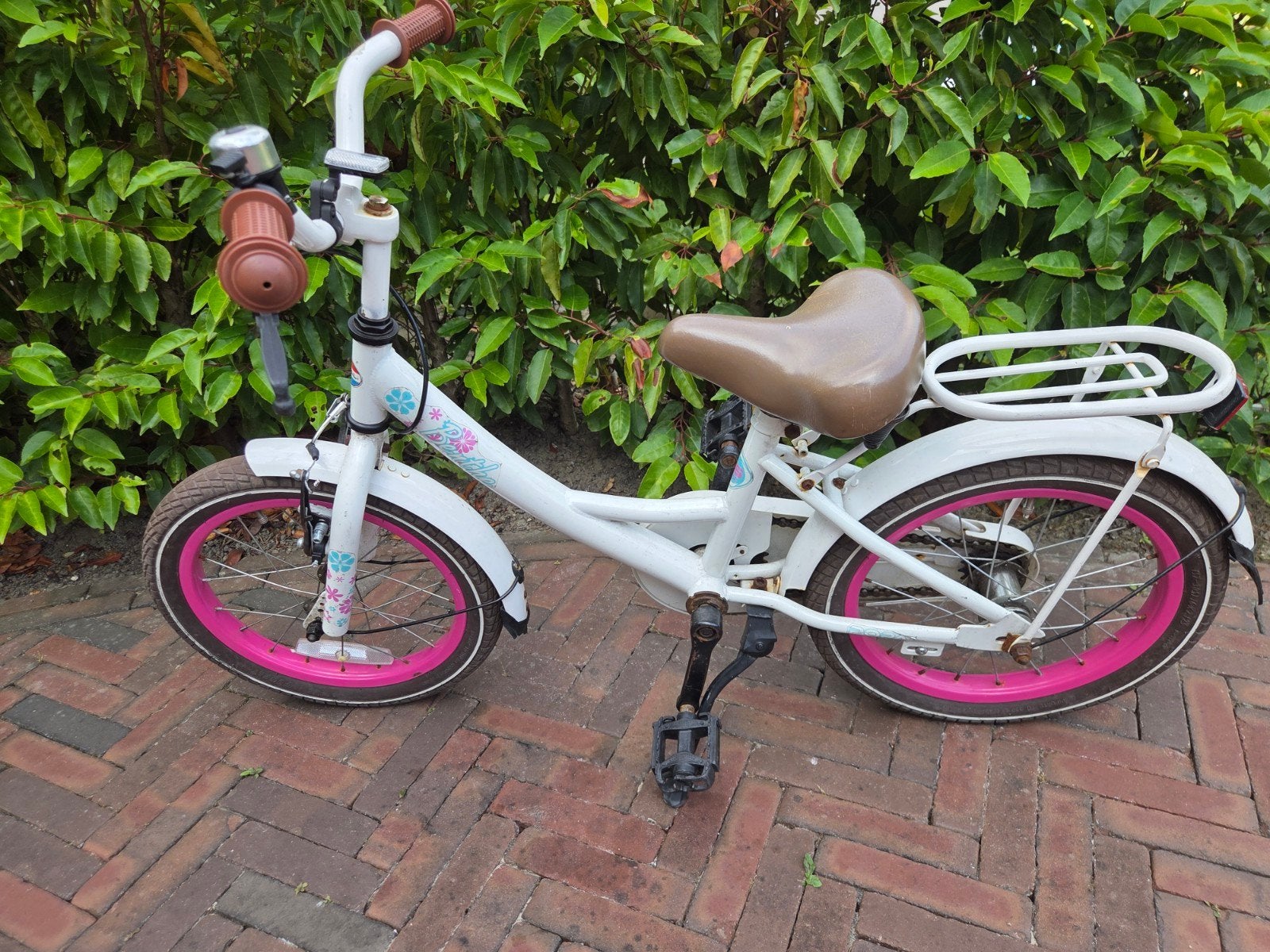 Meisjesfiets wit/roze - Berthal - 16 inch, Gebruikt, Velgrem, Ophalen of Verzenden, Minder dan 16 inch