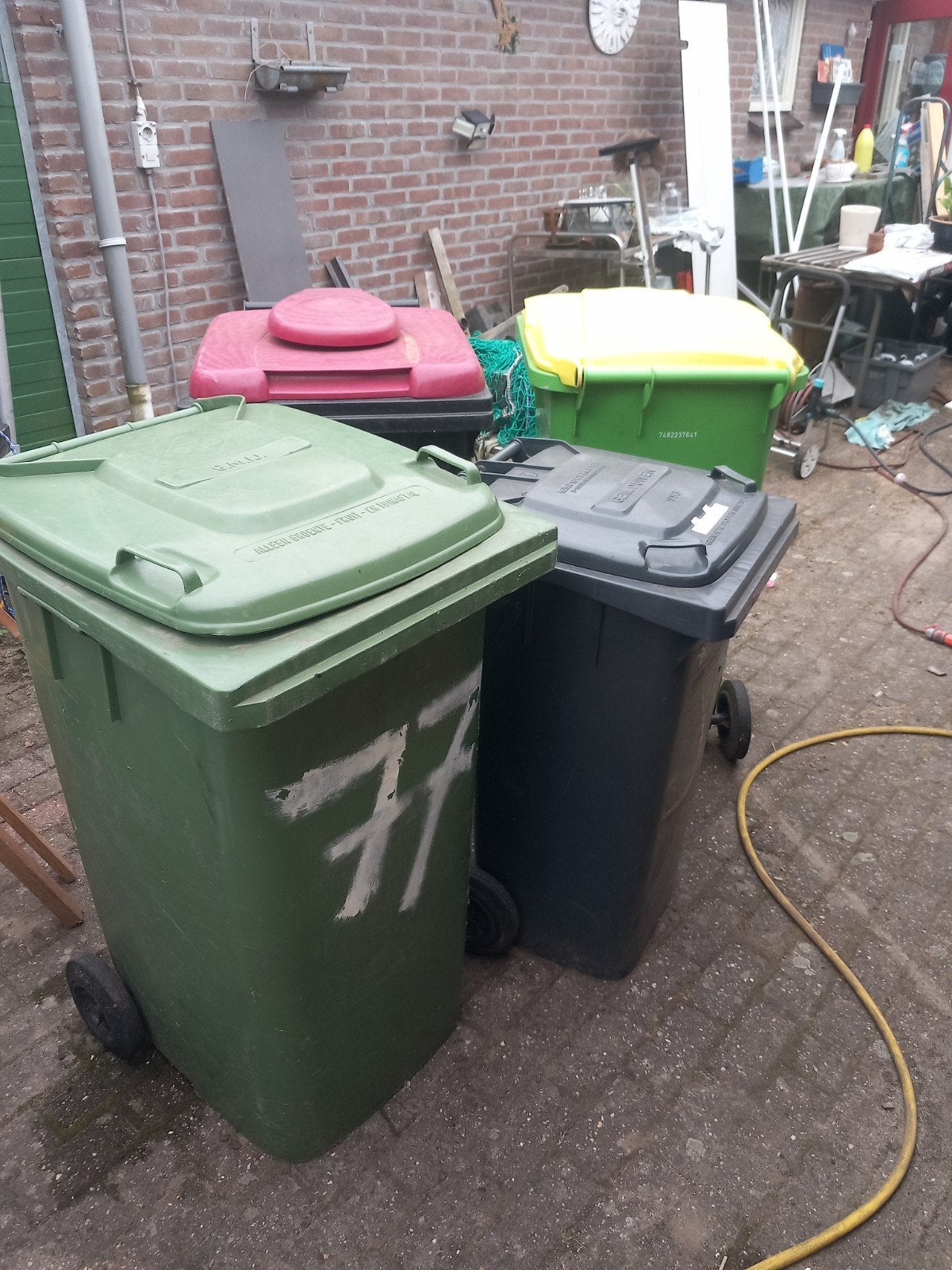 4 Kliko's te koop: 3x 220L en 1x 120L - Vaste prijs, Ophalen, Gebruikt, Meerkleurig, Kunststof