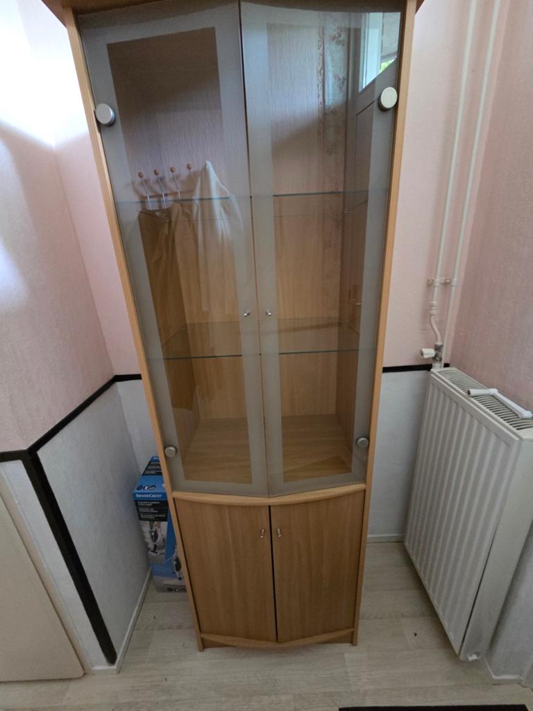 Houten vitrinekast met glazen deuren en planken, Huis en Inrichting, Ophalen, Glas, 50 tot 100 cm, Modern