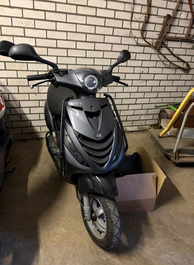 Piaggio zip 80 cc, Fietsen en Brommers, Scooters | Piaggio, Ophalen, Gebruikt, Zip, Benzine