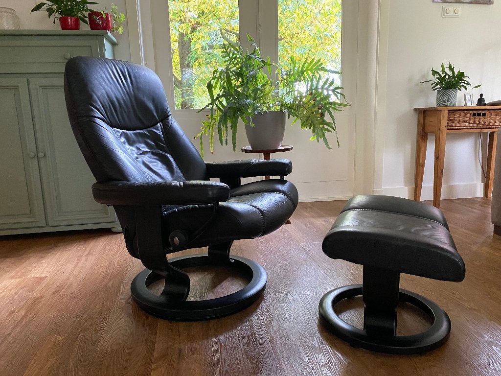 Stressless fauteuil zwart met voetenbank, Ophalen, 75 tot 100 cm, 50 tot 75 cm
