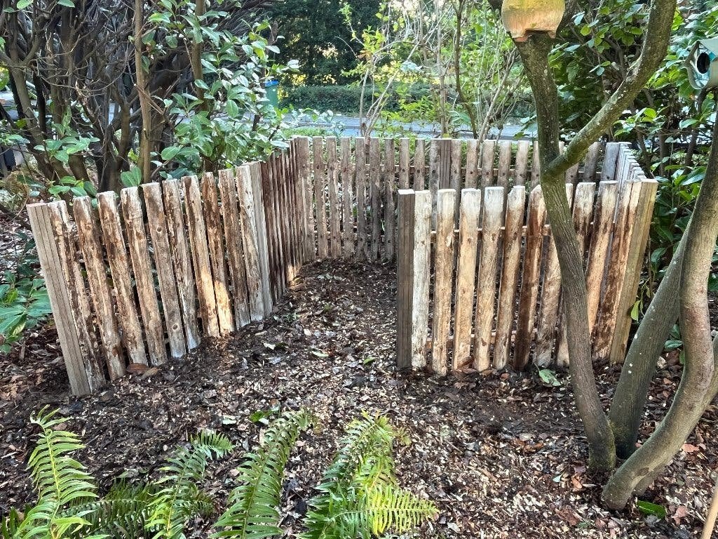 Tuinhek , weideafscheiding hardhout, stalroosters Azobe hout