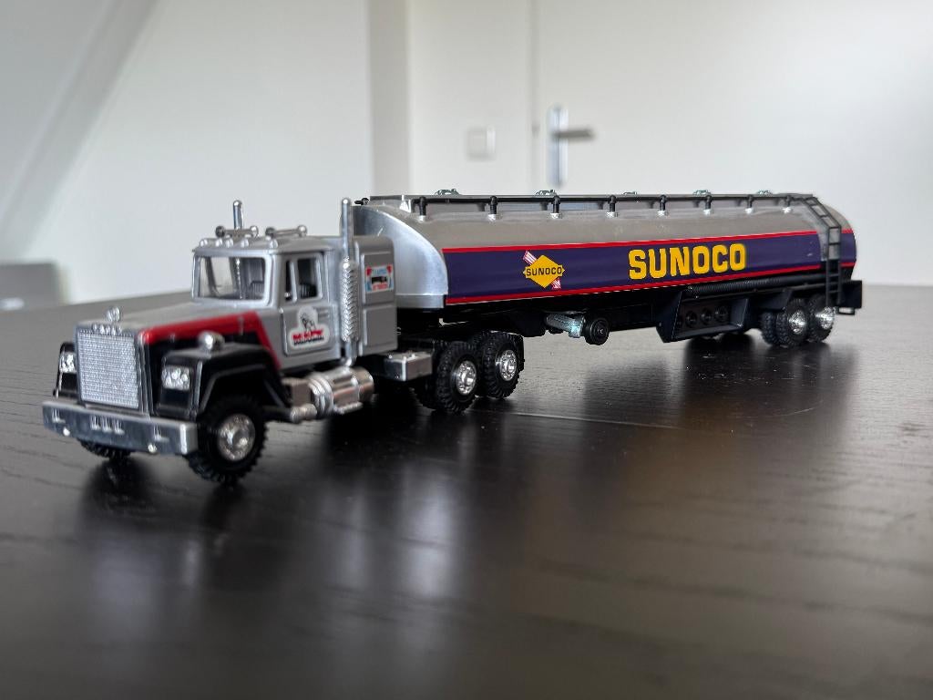 Newaza Toys Sunoco Tank Lorry Diapet Mack Truck, Hobby en Vrije tijd, Modelauto's | 1:43, Ophalen of Verzenden, Zo goed als nieuw