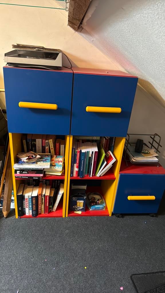Boekenkast plus kastje op wielen, Ophalen, 50 tot 100 cm, Zo goed als nieuw, Minder dan 100 cm