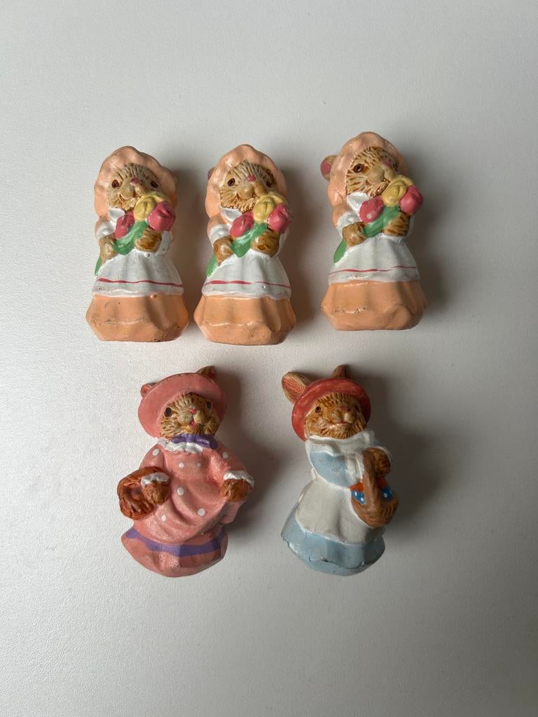 5 Konijnen beeldjes - 5cm hoog - Decoratie Pasen/Lente, Ophalen of Verzenden, Gebruikt, Dier