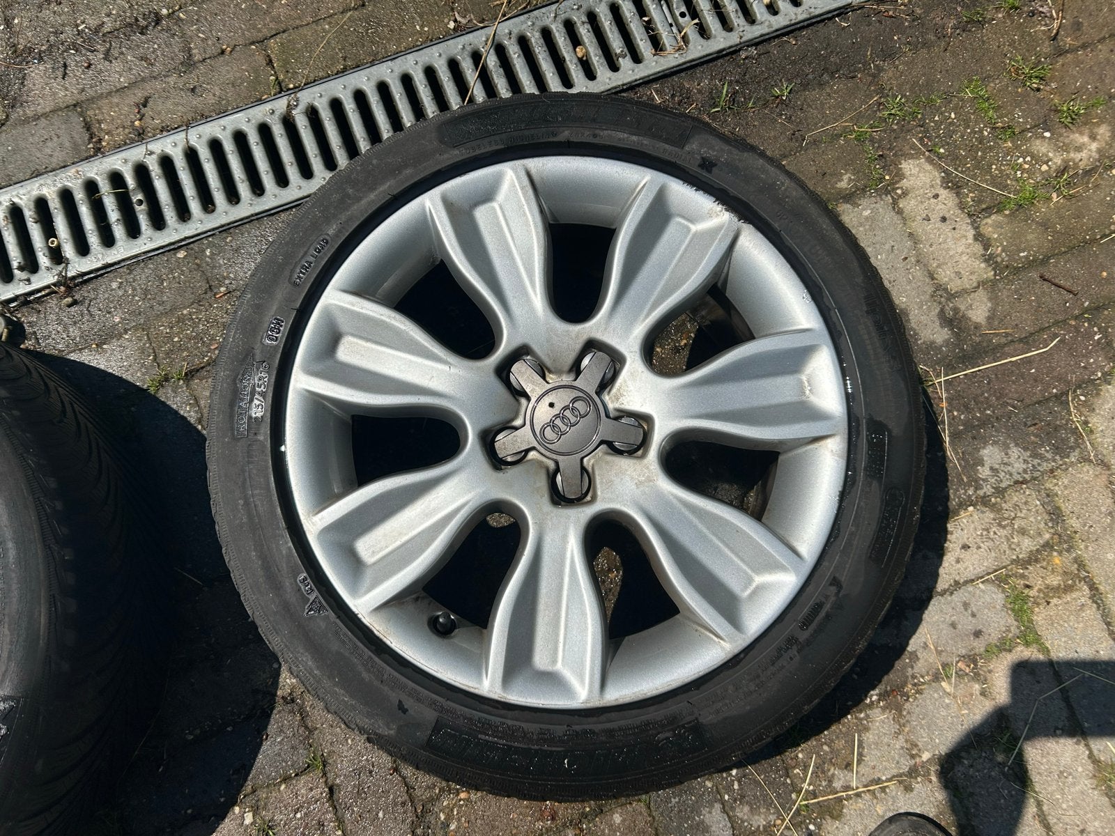 Originele Audi A1 Velgen met Banden 215/45R16, Ophalen, Gebruikt