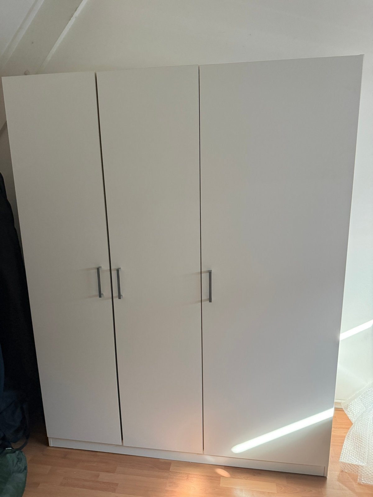 Kledingkast Dombas wit Ikea br140xh181xd51, Ophalen, Met deur(en), 100 tot 150 cm, Zo goed als nieuw