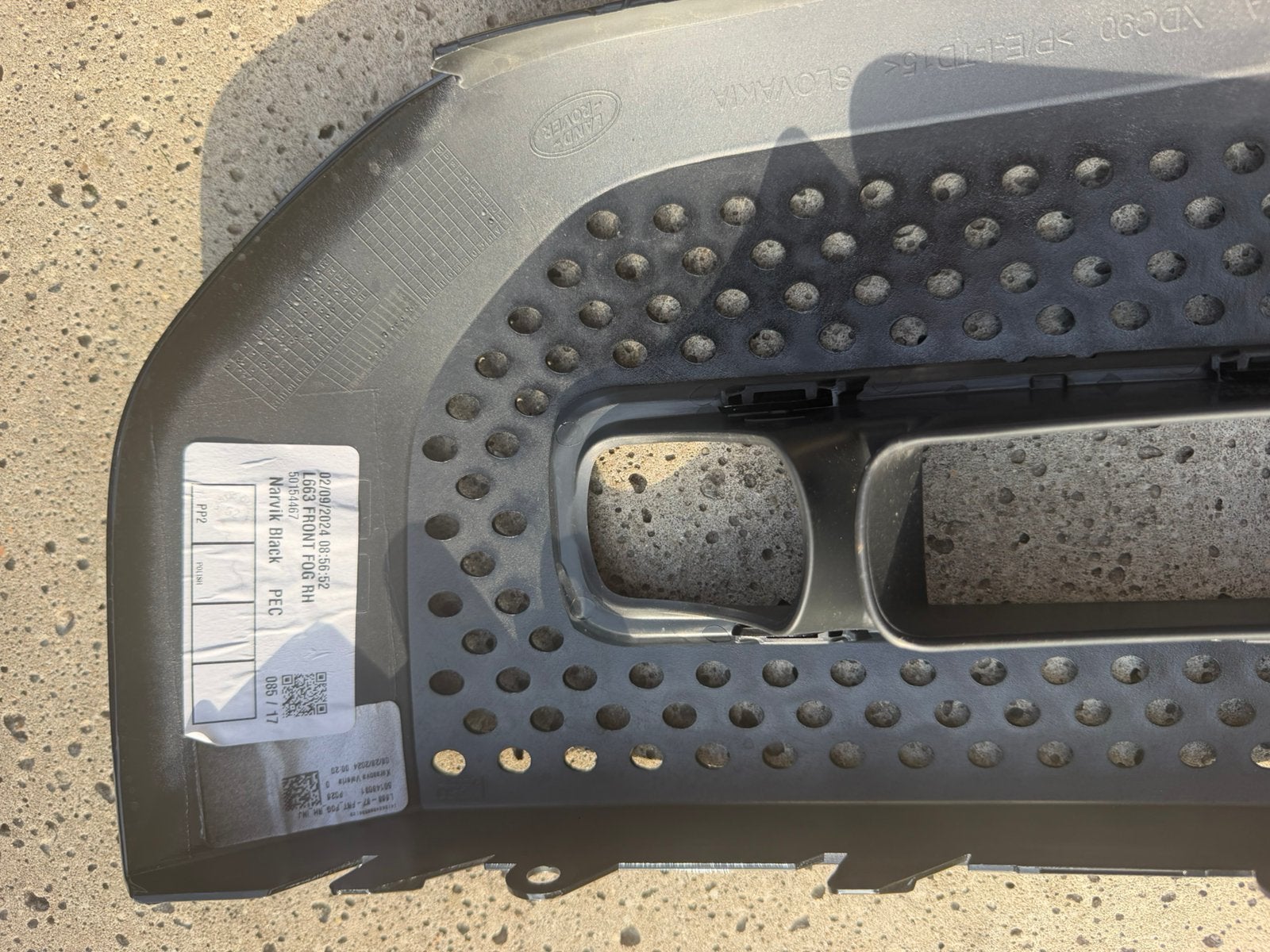 Foto 4 van Originele Land Rover Defender L663 front bumper delen L+R
