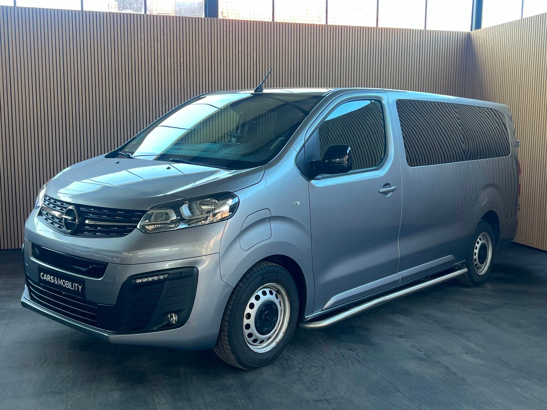Opel Vivaro-e Combi Elektrisch – 5+1 rolstoel – taxi kla, Auto's, Opel, Zwart, Overige carrosserieën, 110 €/maand, 329 km