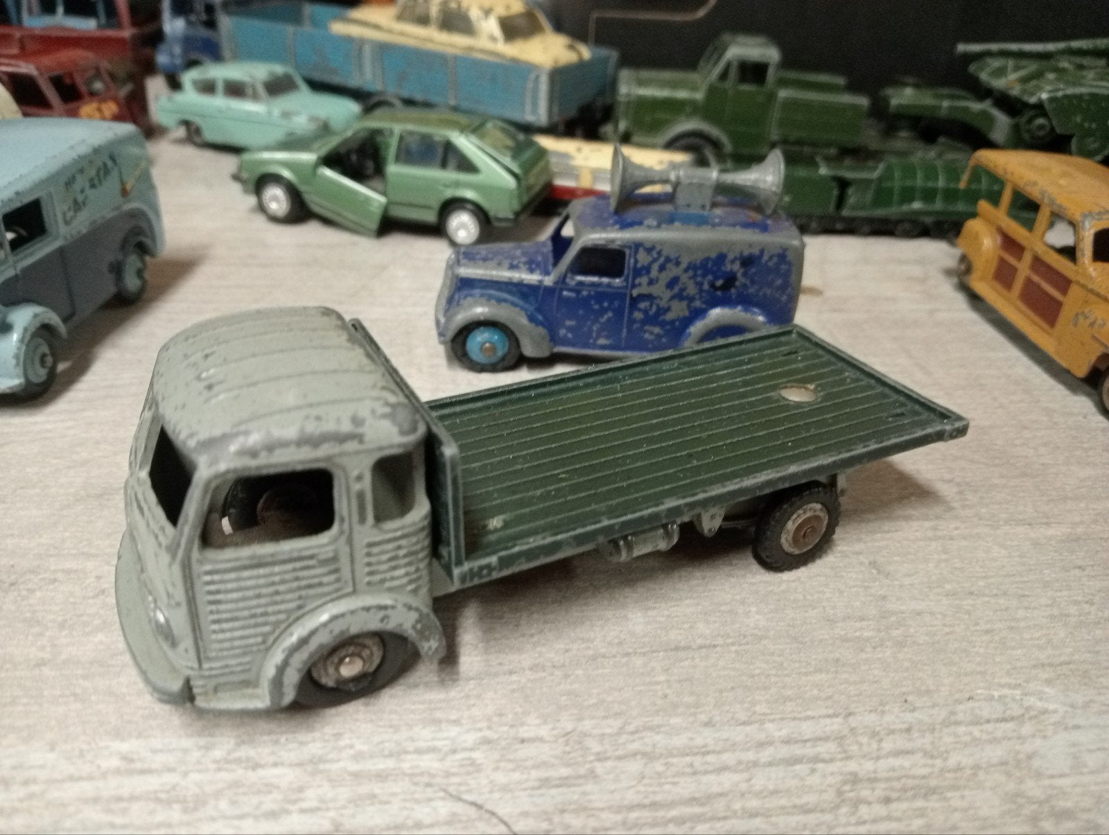 Simca Cargo dinky toys 33, Hobby en Vrije tijd, Modelauto's | 1:43, Ophalen of Verzenden, Gebruikt, Auto, Dinky Toys