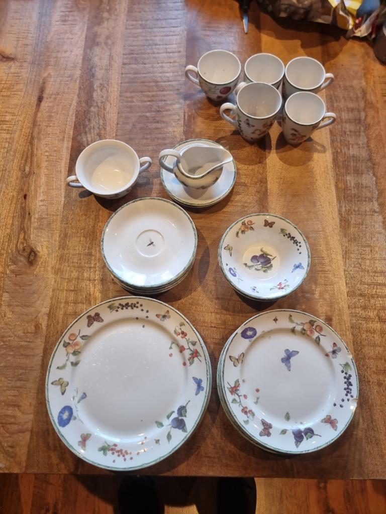 Janneke Brinkman servies - Compleet set met gebruikssporen, Gebruikt, Keramiek, Ophalen of Verzenden, Overige stijlen